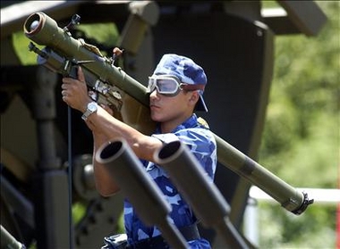 soldado-nicaraguense-con-un-misil-tierra-aire-sam-7.jpg