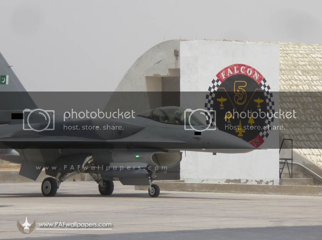 F-16_bk52_c_hangar.jpg