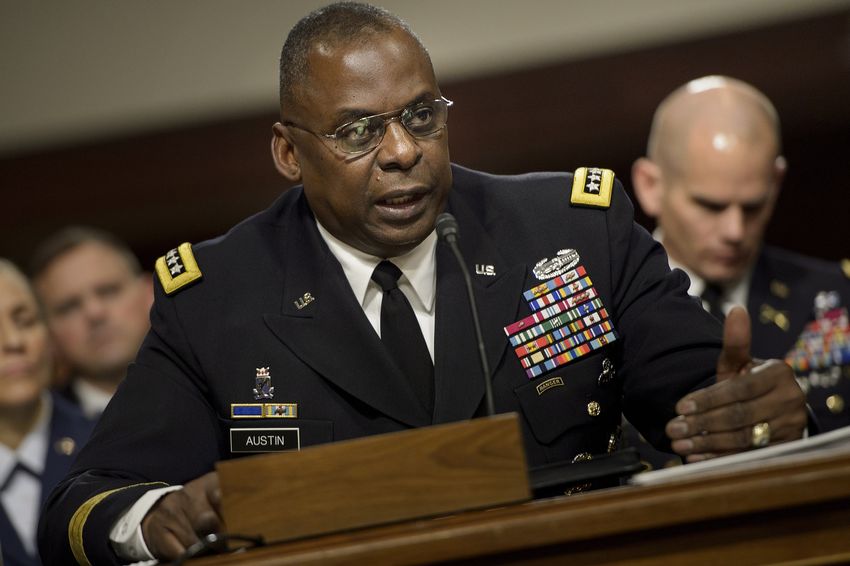 Le général de l'armée Lloyd Austin, commandant du Commandement central américain, lors d'une audition du Comité des services armés du Sénat à Washington, DC., le 8 mars 2016