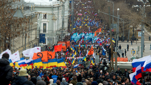 140315132219_protesters_carry_ukrainian_and_russian_f_512x288_afp.jpg