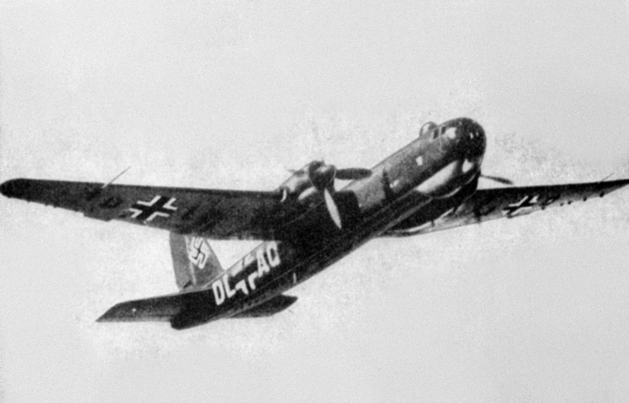 Heinkel_He_177A-02_in_flight_1942.jpg