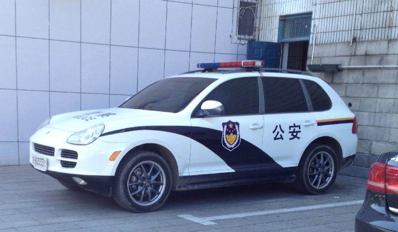 porsche-cayenne-police-china-2.jpg