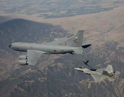 F-22-Raptor-refueling-0908a.jpg