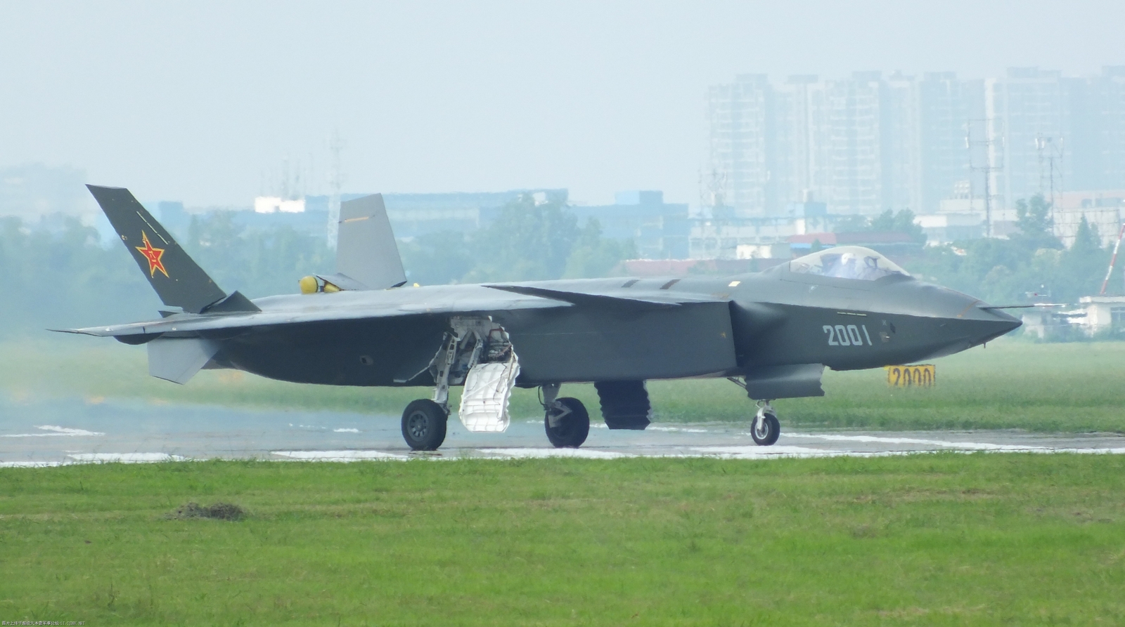 +J-20+fifth-Generation+Fighter+5th+plaaf+new+pictures+images+missiles++%25289%2529.jpg