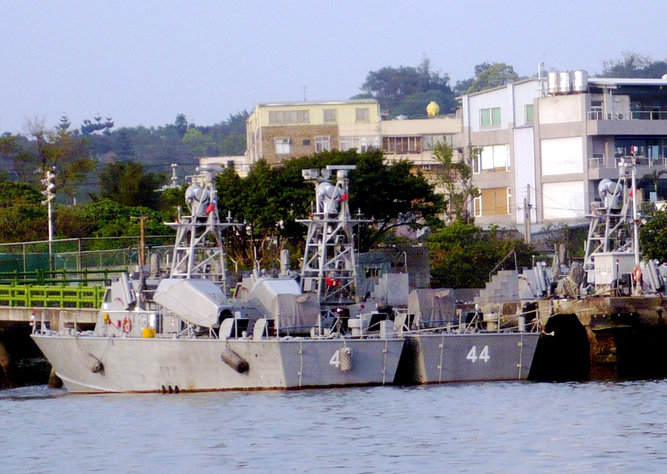 Hai_Ou_Class_missile_boat.jpg