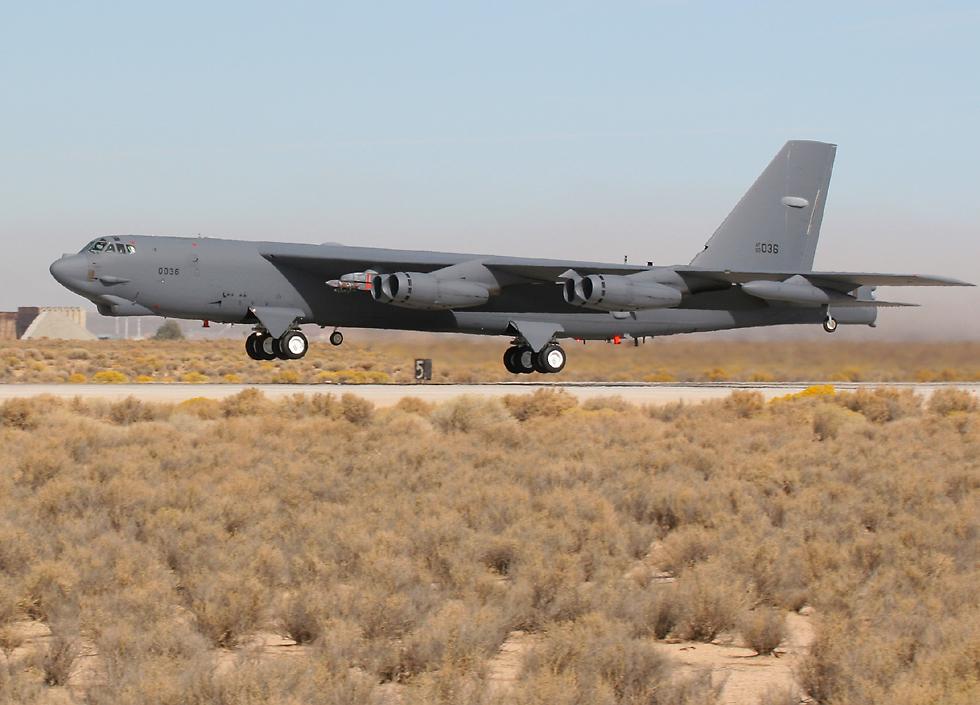 B52TakingOff2006.jpg