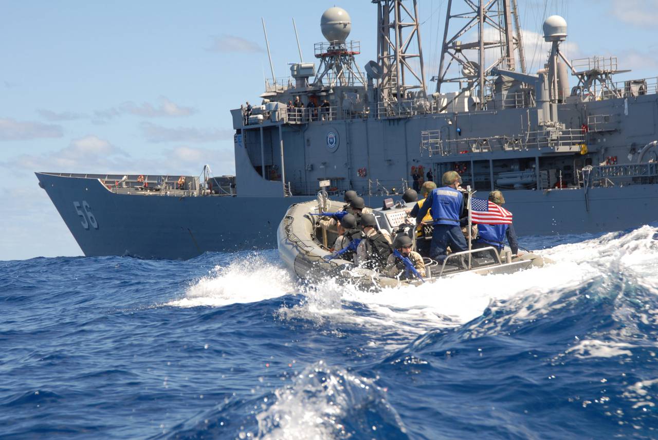 1339191083_vbss_team_approaches_uss_simpson_ffg_56.jpg