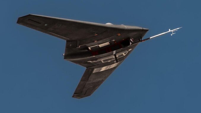 Secretive_RQ-170_Sentinel_Spotted_1-678x381.jpg