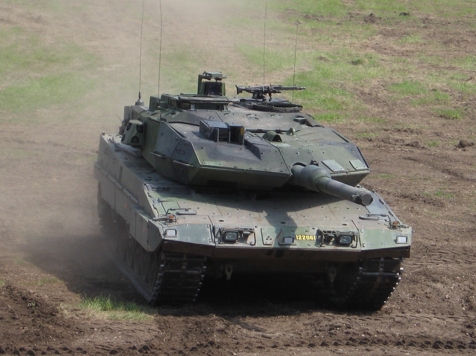 Strv122_3_cropped.jpg