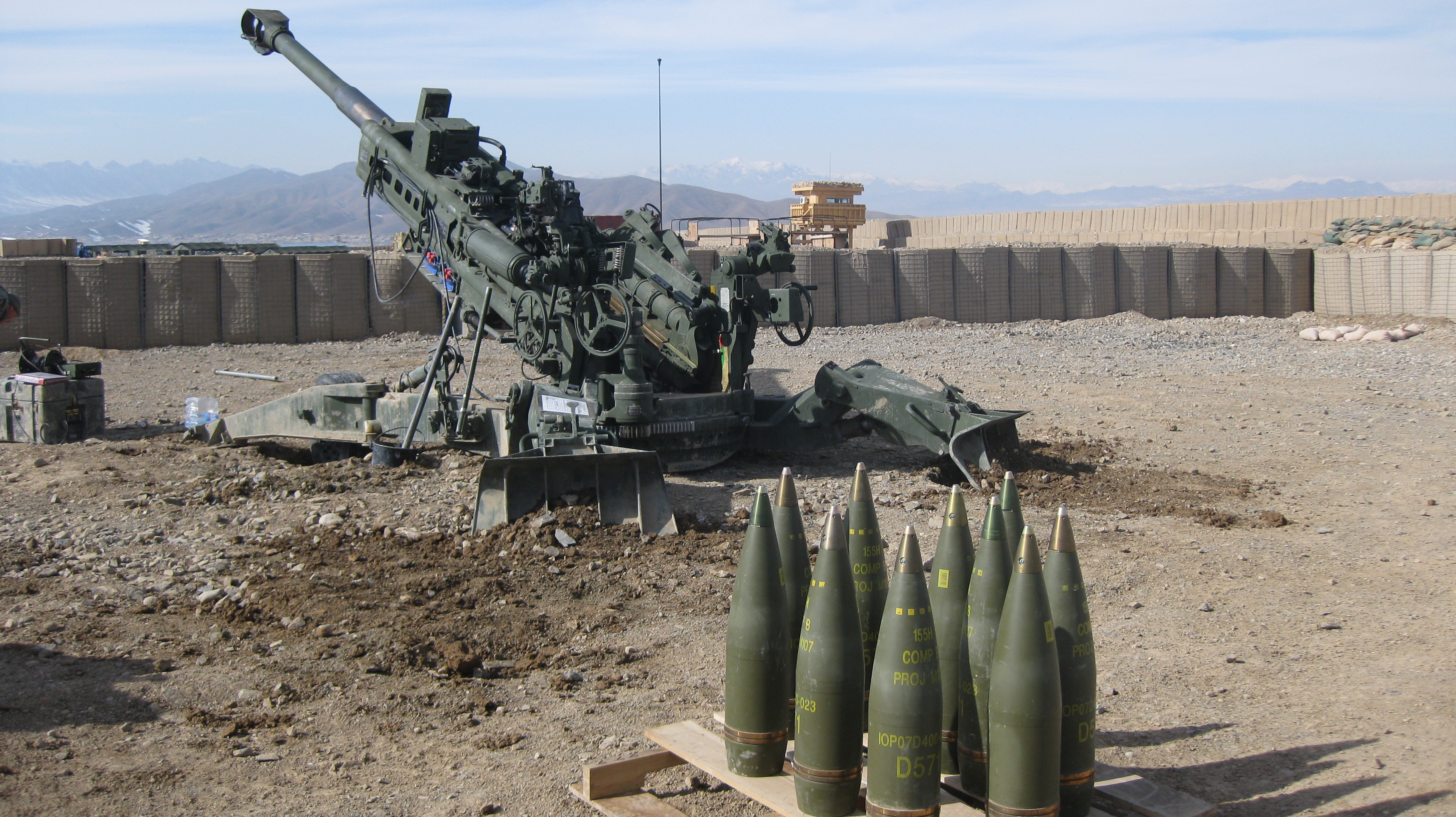 M777_and_ammunition.jpg