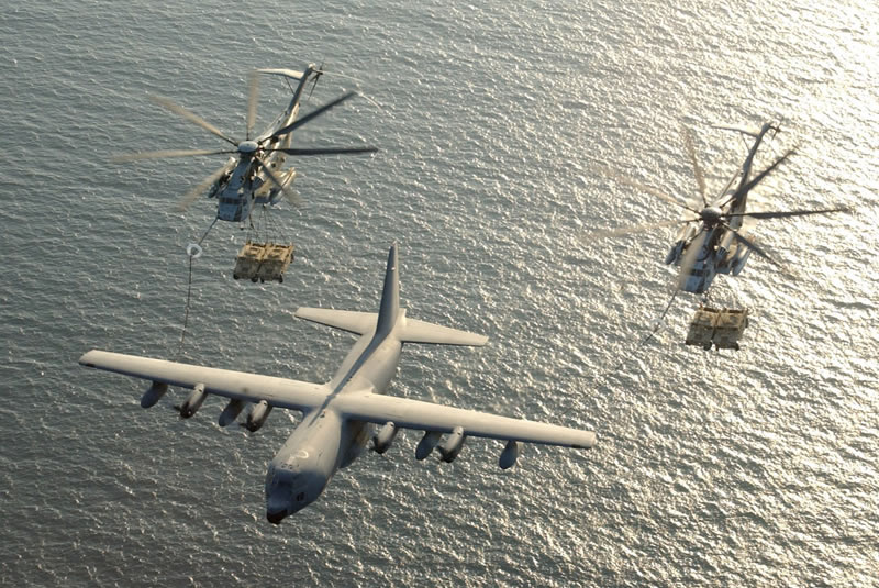 AIR_CH-53s_Refueling_w_2_HMMWVs_Underslung_lg.jpg