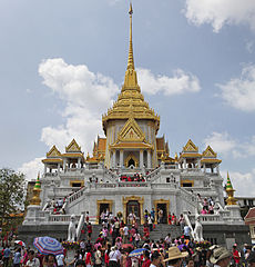 230px-Wat_Trimitr.jpg