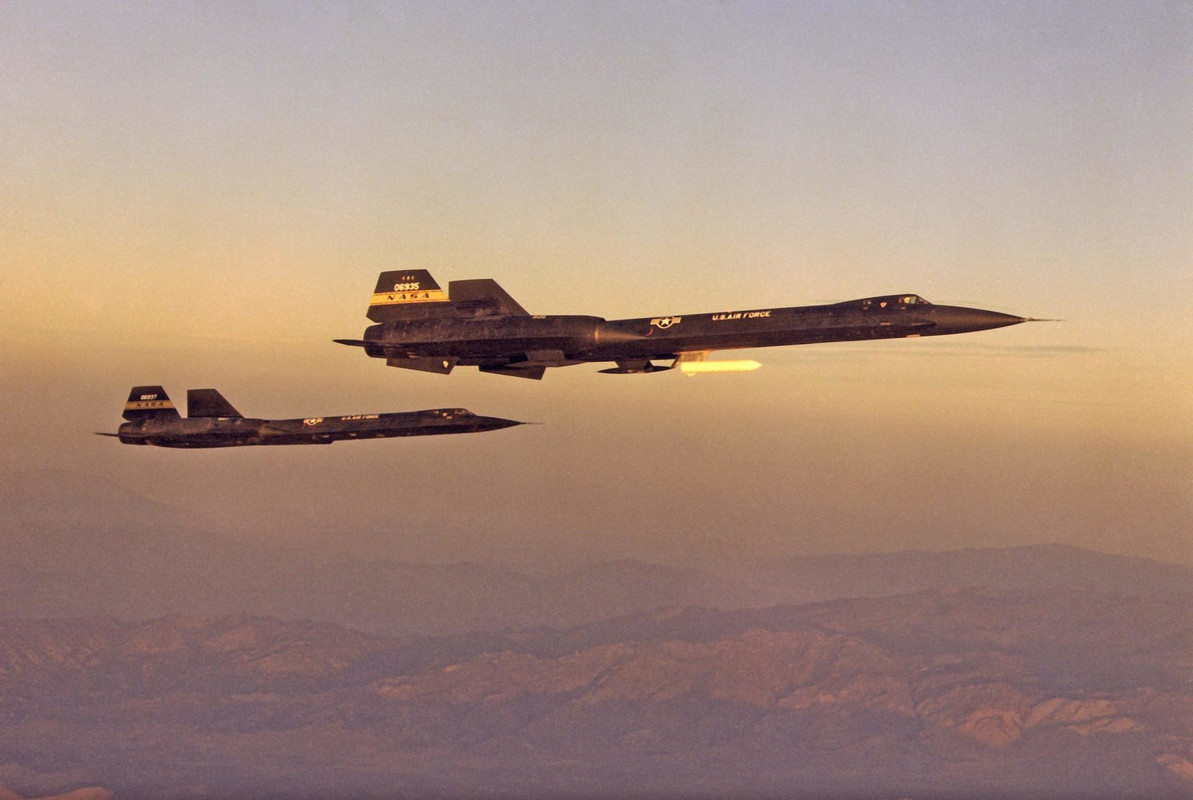 YF-12-04.jpg