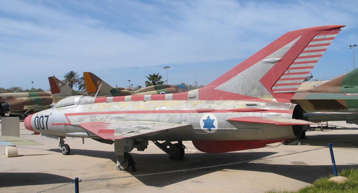 MIG-21F-hatzerim-2.jpg