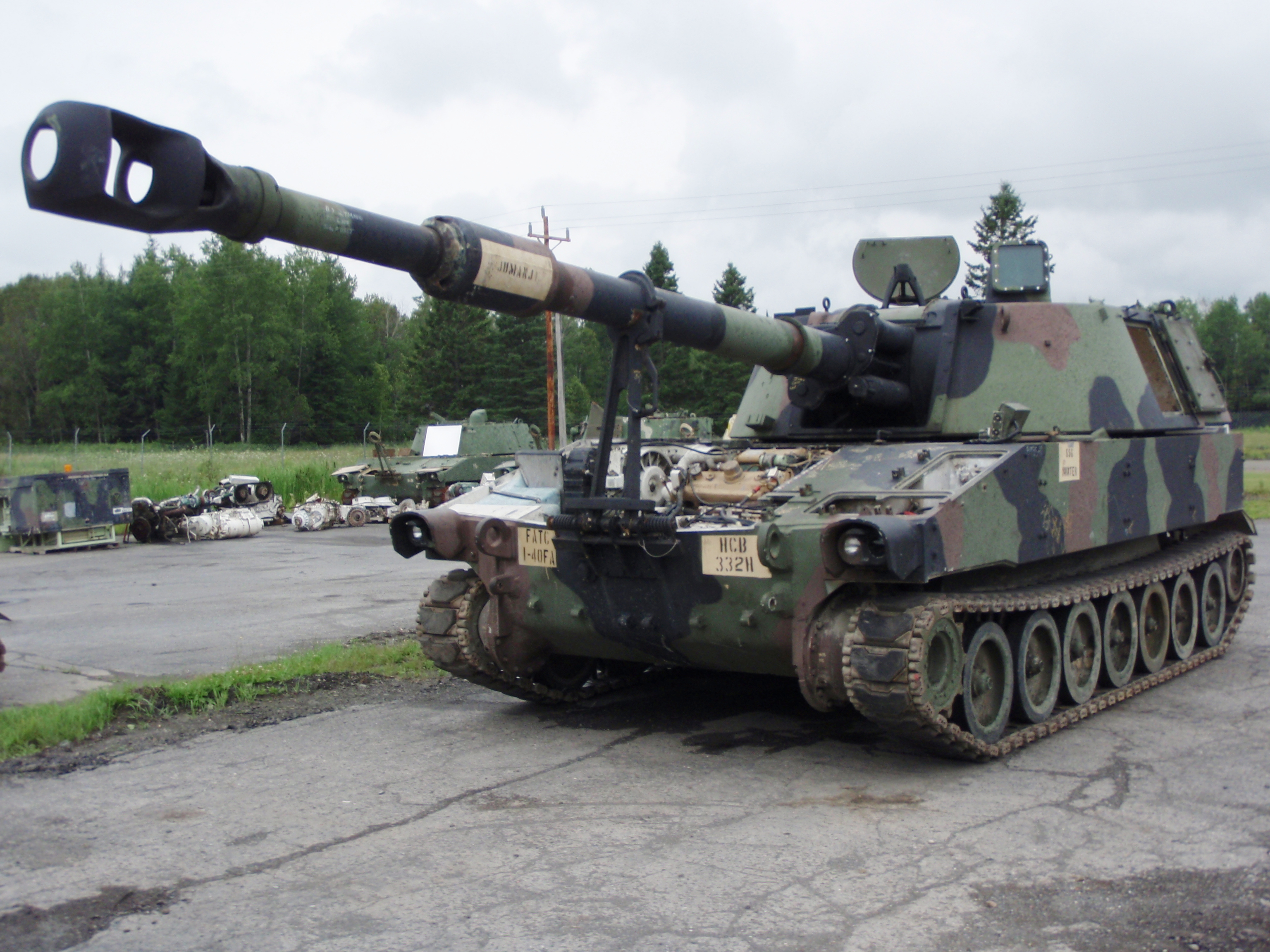 M109A5_in_repair.JPG