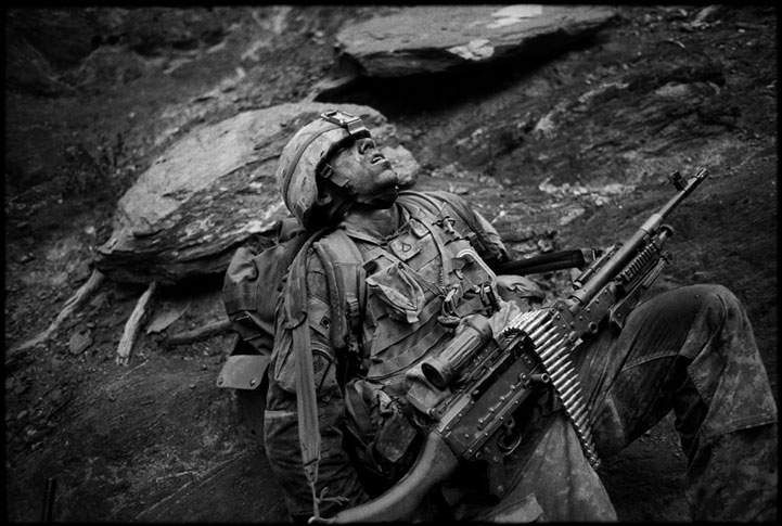 american-soldier-korengal-valley-afghanistan-2007.jpg