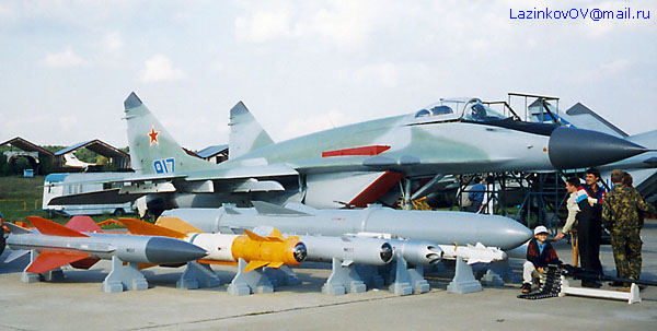 MAKS1999_MiG-29SMT_02.jpg