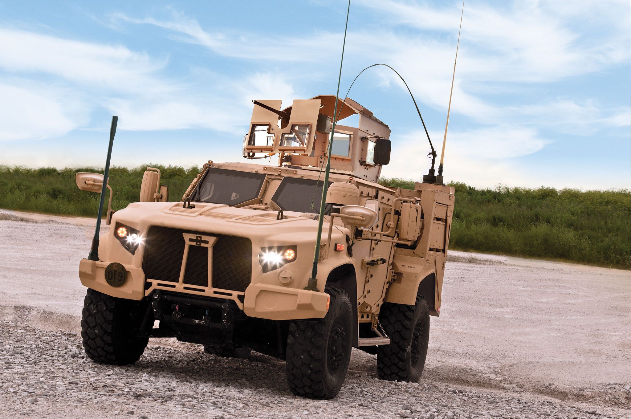 oshkosh-l-atv-jltv-sand-05.jpg