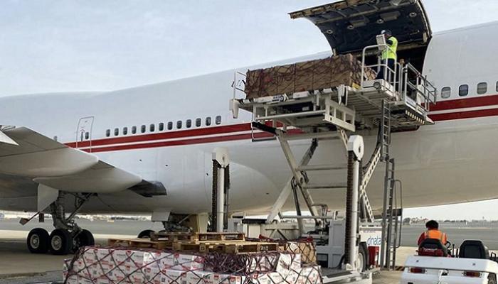 طائرة رئاسية إماراتية محملة بالمساعدات تصل إلى أوزبكستان