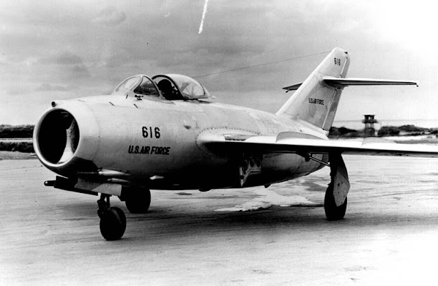 800px-USAF-Mi-G-15.jpg
