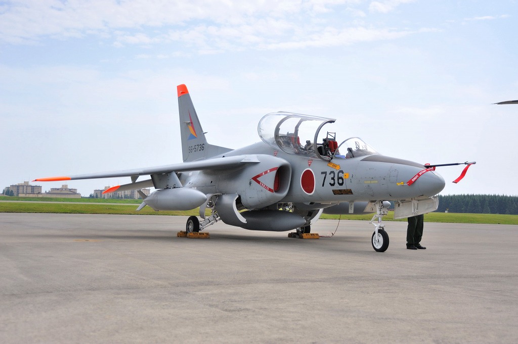 JASDF_kawsaki_T-4.jpg