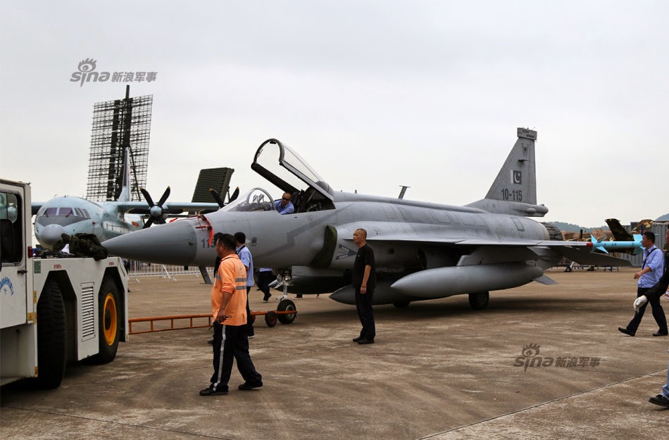 Sino-Pakistani%2BJF-17%2BThunder%2Bat%2BZhuhai%2BExibition%2B3.jpg