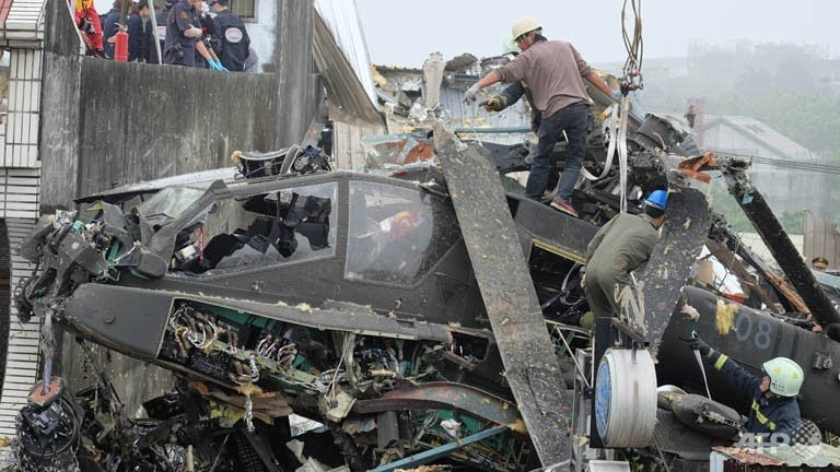 Taiwan's+brand+new+AH-64E+Apache+helicopter+crashes+1.jpg