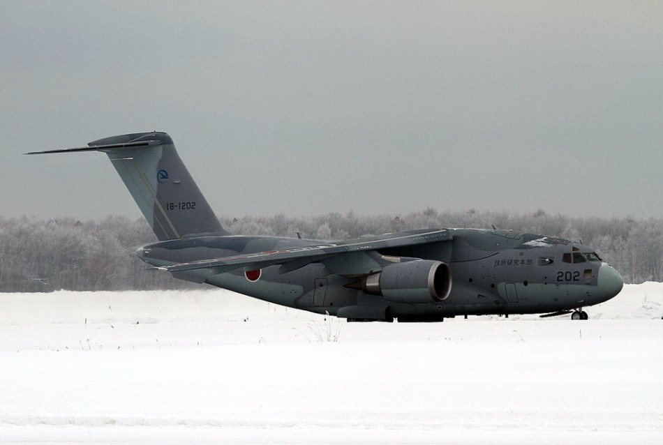 Japan%20JASDF%20Kawasaki%20C-2%20(XC-2)%20military%20transport%20aircraft%20(2).jpg