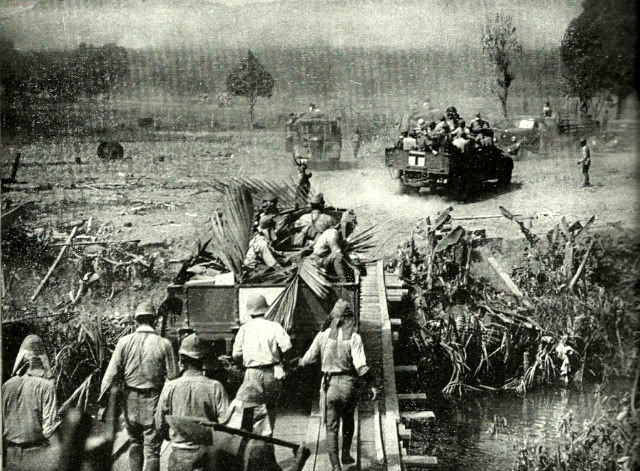Japanese-troops-advancing-in-Philippines.jpg