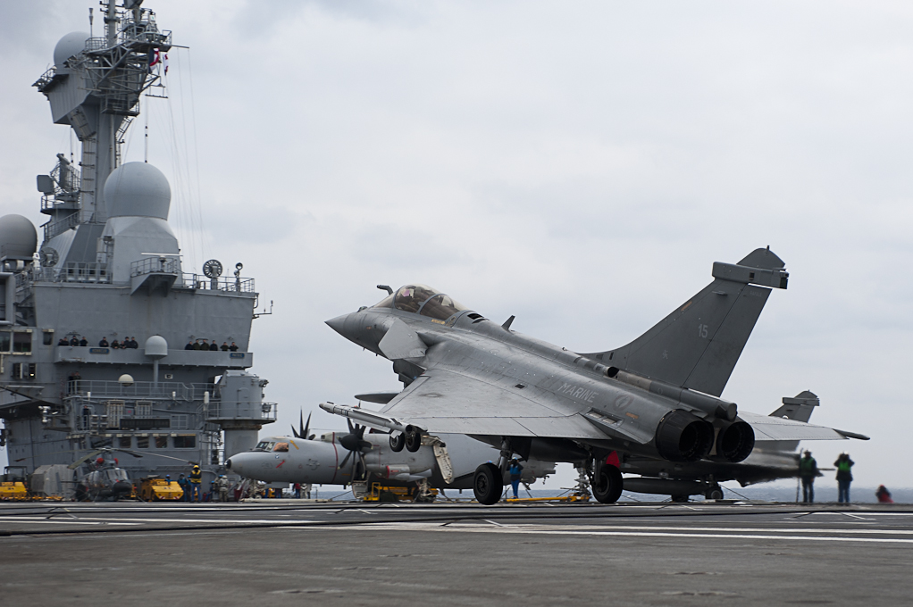 2012-02-05_rafale-marine-a-bord-du-charles-de-gaulle-3_-c-marine-nationale.jpg