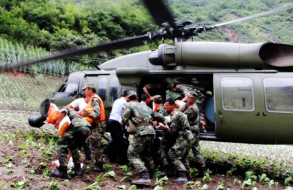 CHINESE%2BSikorsky%2BS-70C%2BBlack%2BHawk%2BHelicopter%2B%2BUH-60%2BPeople%2527s%2BLiberation%2BArmy%2B%2528PLA%2529%2BChengdu%2BMilitary%2BArea%2BCommand%2B%2Bdispatched%2Bhelicopters%2Bto%2Bhelp%2Brelief%2Bwork%2Bin%2BWenchuan%2BCounty%2Baffected%2Bby%2Bflooding%2B%25284%2529.jpg