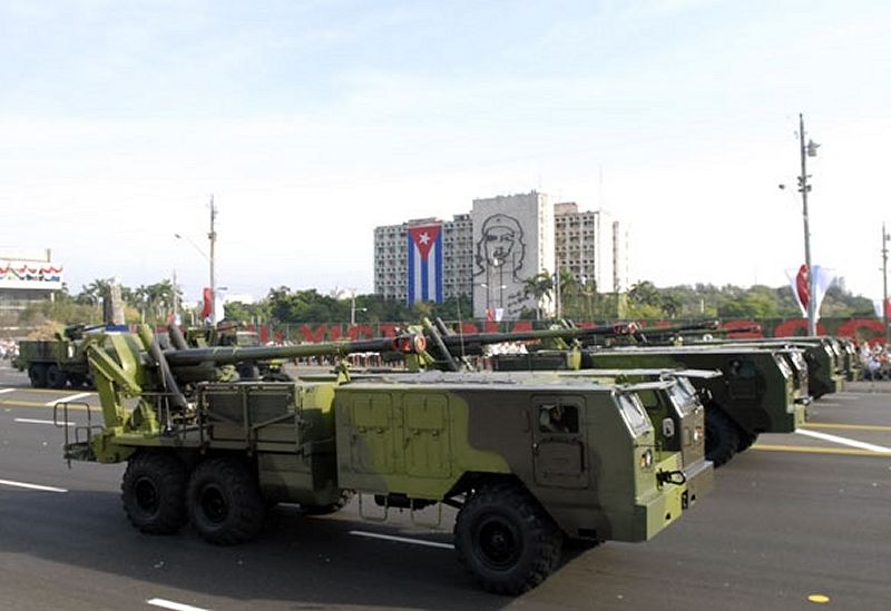 new_wheeled_self-propelled_howitzer_cuban_cuba_army_military_parade_havana_revolution_square_april_16_2011_001.jpg