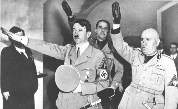 Adolf%2BHitler%2Band%2BBenito%2BMussolini%2Bsalute%2Bduring%2Btheir%2Bmeeting%2Bin%2BItaly%2Bin%2BJune%2B1938.jpg