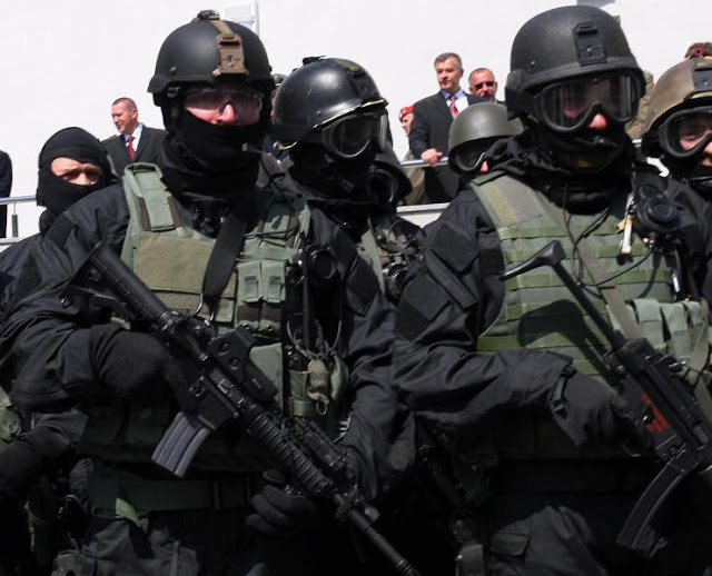 1867pGROM_10_28201l.jpg