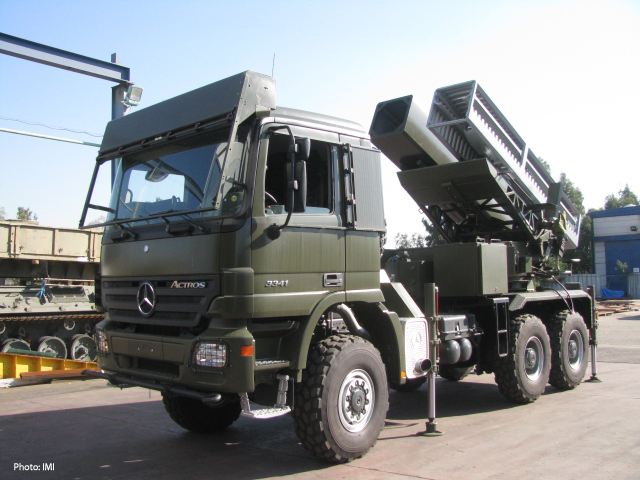 LYNX_Autonomous_Multi-Purpose_Rockets_and_Missiles_Launching_System_MSPO_2013_Kielce_Poland_640_001.jpg
