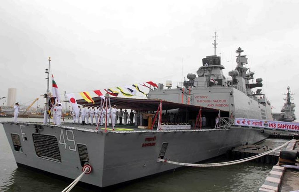 Indian+Stealth+Frigate+INS+Sahyadri+Enters+Service+%25287%2529P-17A+b+c+barak+brahmos+missile+mr+8+2+.jpg