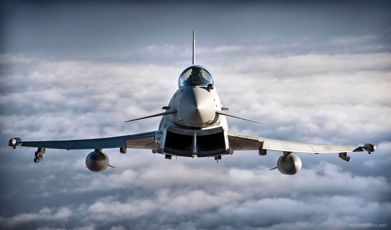 RAF+Eurofighter+Typhoon+Head-on+Photo.jpg