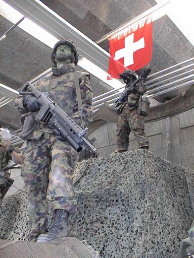 سويسرا ليس جيش لماذا لها لغة رسمية