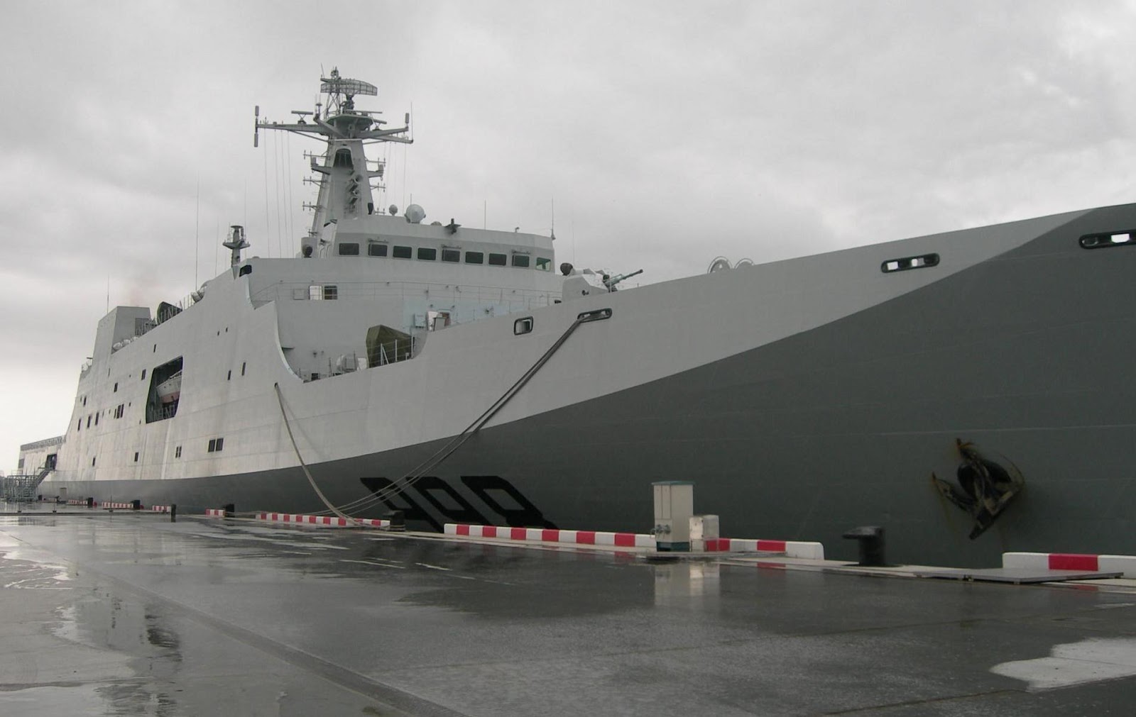 china+Type+071+amphibious+transport+dock,+or+landing+platform+dock+(LPD)++Type+071+(Yuzhao-class)+are+amphibious+warfare+ships+of+the+People's+Republic+of+China's+People's+Liberation+Army+Navy+(5).jpg