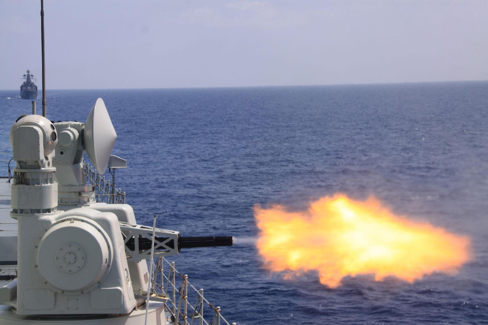 Type+052C+%2528Luyang-II+Class%2529+Missile+Destroyer+are+also+equipped+with+two+seven+barrel+Type+730+close-in+weapon+systems+%2528CIWS%2529+which+has+a+firing+rate+of+4%252C600%257E5%252C800+roundsminute+at+a+maximum+firing+range+of+3%252C0+%252810%2529.jpg