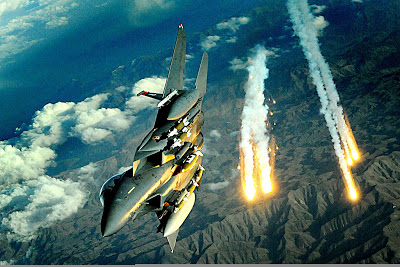 Afghanistan_Flyover,_F-15E_from_391st_Expeditionary_Fighter_Squadron_deploys_flares_during_a_flight_over_Afghanistan,_Nov._12,_2008.jpg