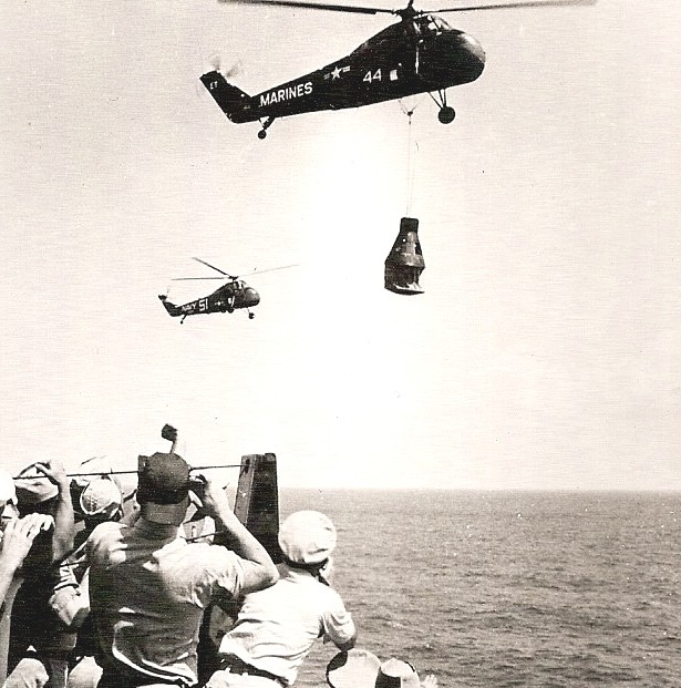 The+copter+approached+USS+Lake+Champlain.jpg