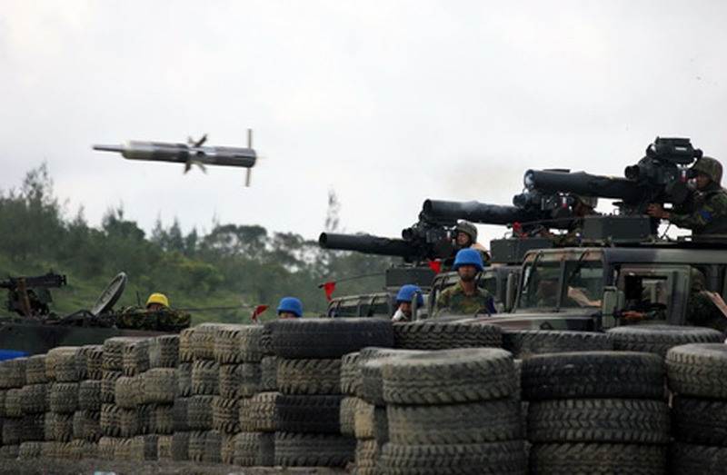 Taiwanese+army+launched+TOW+anti-tank+rocket+anti-tank+missile+joining+the+combat+training+near+Baoli+mountain+in+Pington%252Csouthern+Taiwan%252CJune+8th%252C2011++%25281%2529.jpg