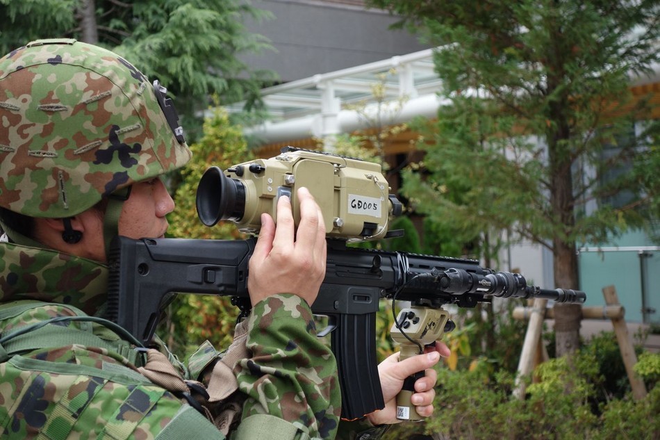 Japanese%2Bfuturistic%2Bdigitized%2Bsoldier%2Brifle%2B12.jpg