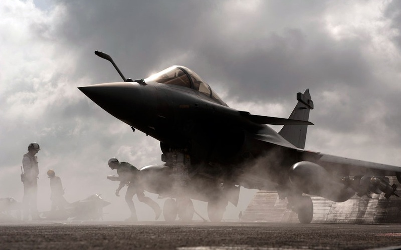 Rafale+in+the+steam+%2521+A+Rafale+on+FN+CDG%2527s+catapult..jpg