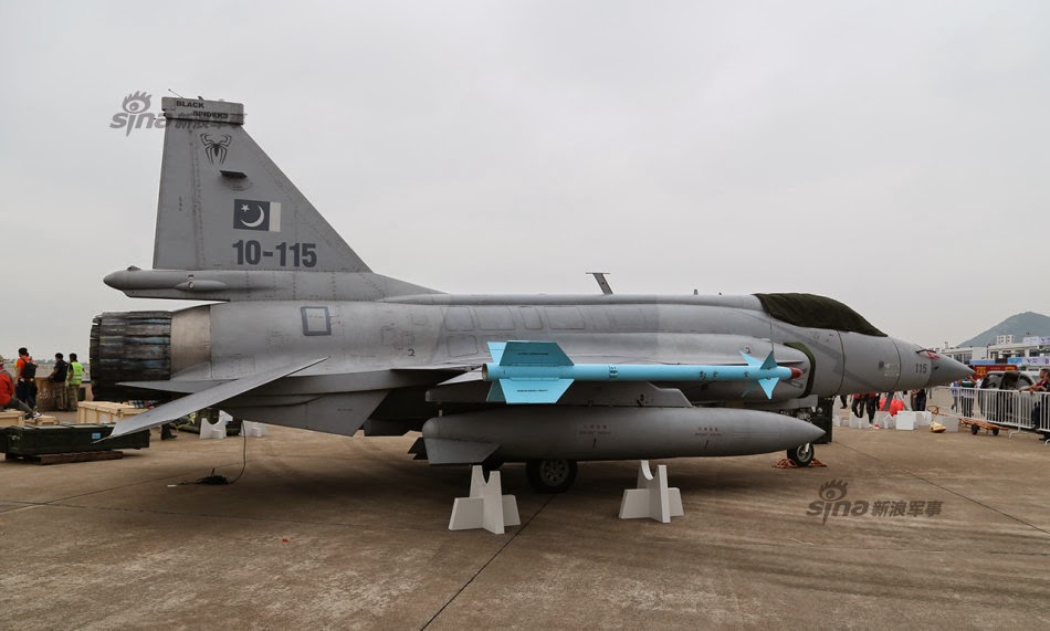 Sino-Pakistani%2BJF-17%2BThunder%2Bat%2BZhuhai%2BExibition%2B1.jpg
