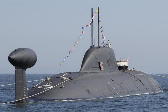 INS+Chakra+II+%2528%25D0%259A-152+Nerpa%2529+8%252C140-tonne+%25288%252C010-long-ton%2529+Project+971+Shchuka-B+%2528NATO+Akula+II%2529+type+nuclear-powered+attack+submarine.jpg