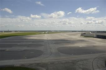 USAF+Charleston+AFB+C-17+Empty+Flightline.jpg