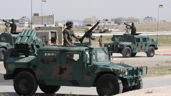 1343339542Humvee_with_MRLS_Sofex_2008_Army_Recognition_002_777058032.jpg