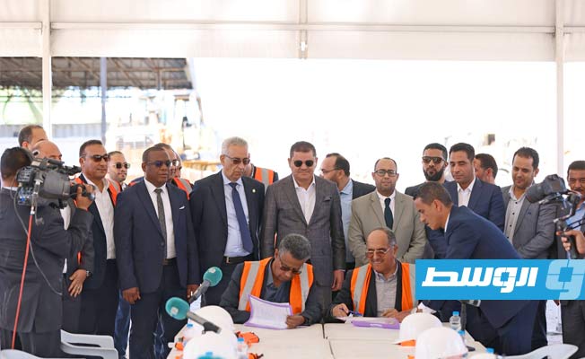 الدبيبة خلال حضوره مراسم تسليم مشروع الطريق الدائري الثالث في طرابلس إلى ائتلاف الشركات المصرية، الأحد 12 مارس 2023. (حكومتنا)
